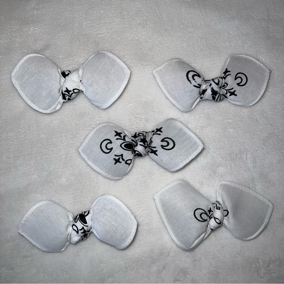 White Paisley Rockabilly Bandana Knotted Hair Bow - Picture 9 of 11